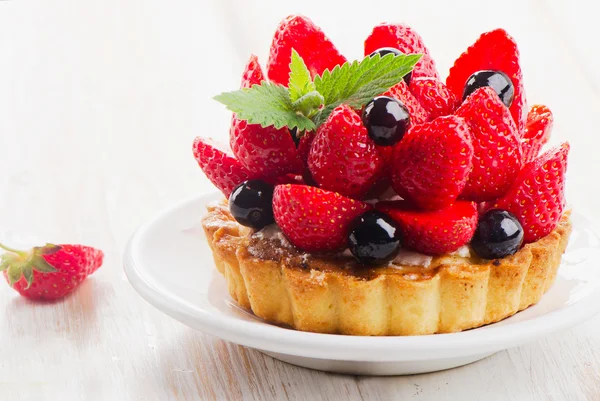 Fresh berry tart — Stock Photo, Image