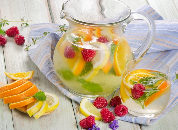 Fruit drink with fresh berries — Stock Photo, Image