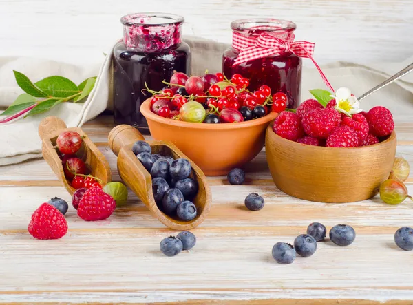 Berries and jam — Stock Photo, Image