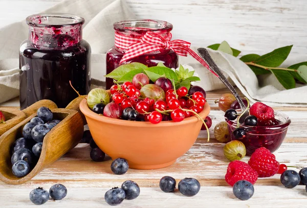 Berries and jam — Stock Photo, Image