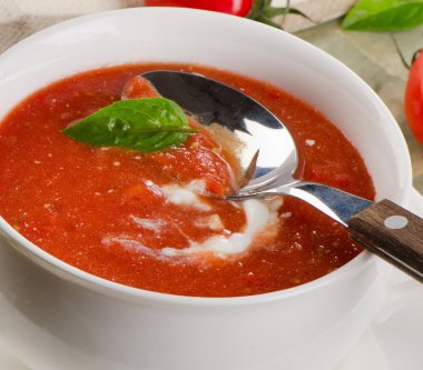 taze domates çorbası