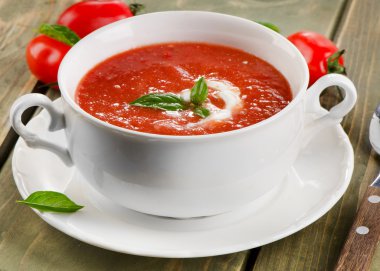 taze domates çorbası