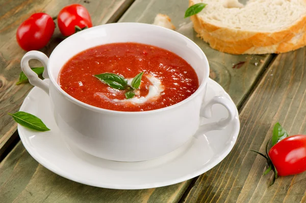 Fresh tomato soup — Stock Photo, Image