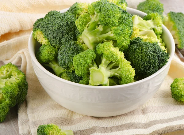 Taze yeşil brokoli — Stok fotoğraf