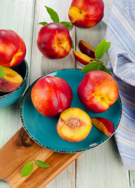 Ripe juicy nectarines — Stock Photo, Image