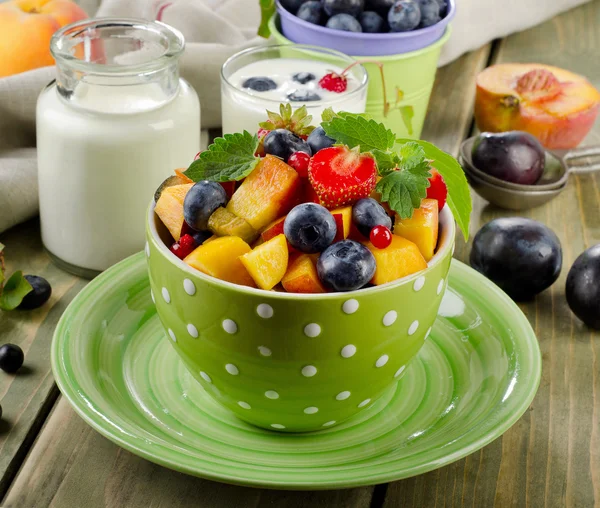 Fruit salad and yogurt — Stock Photo, Image