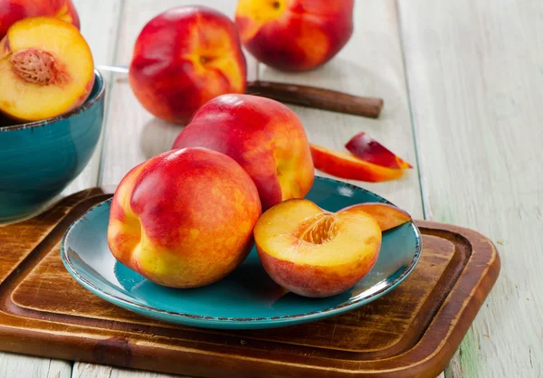 Ripe juicy nectarines — Stock Photo, Image