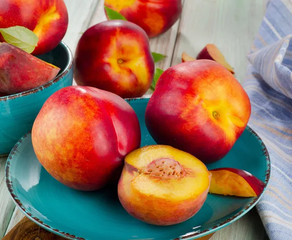 Ripe juicy nectarines — Stock Photo, Image