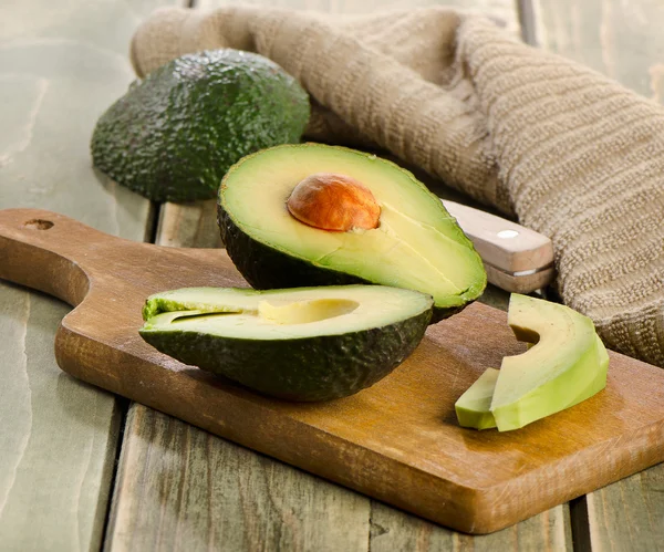 Frische Avocado — Stockfoto