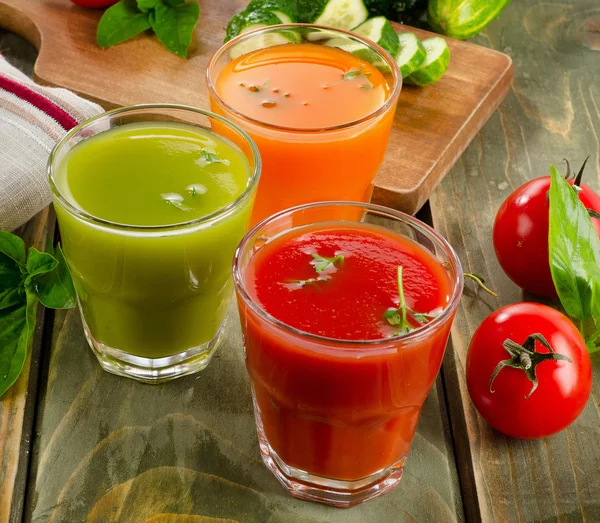 Hälsosamma vegetabiliska juicer — Stockfoto