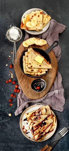 Crêpes Avec Garnitures Sucrées Sur Fond Sombre Concept Nourriture Maison — Photo