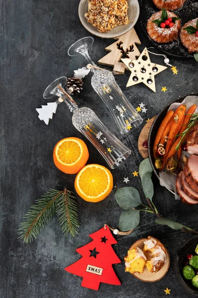 Mesa Cena Navidad Sobre Fondo Oscuro Concepto Temporada Vacaciones Vista — Foto de Stock