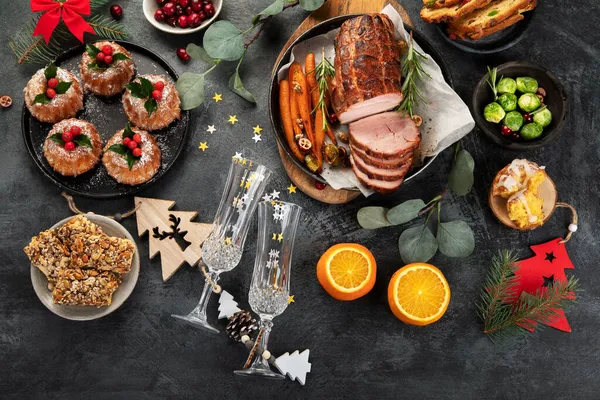 Kerst Diner Tafel Donkere Achtergrond Het Vakantieseizoen Concept Bovenaanzicht Flat — Stockfoto