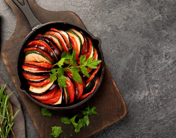 Ratatouille Gryta Mörk Bakgrund Traditionellt Franskt Matkoncept Ovanifrån Platt Låg — Stockfoto