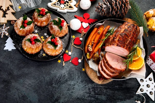 Kerst Diner Tafel Donkere Achtergrond Het Vakantieseizoen Concept Bovenaanzicht Flat — Stockfoto