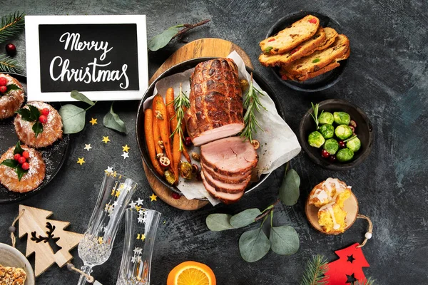 Kerst Diner Tafel Donkere Achtergrond Het Vakantieseizoen Concept Bovenaanzicht Flat — Stockfoto