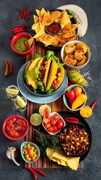 Comida Mexicana Muitos Pratos Cozinha Mexicana Fundo Escuro — Fotografia de Stock