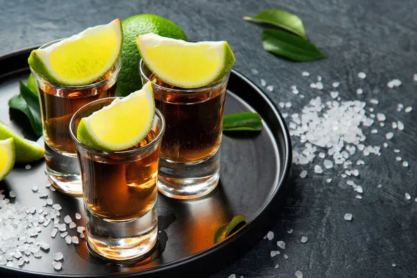 Tequila Tiros Com Limão Sal Fundo Cinza Menu Bar Clássico — Fotografia de Stock