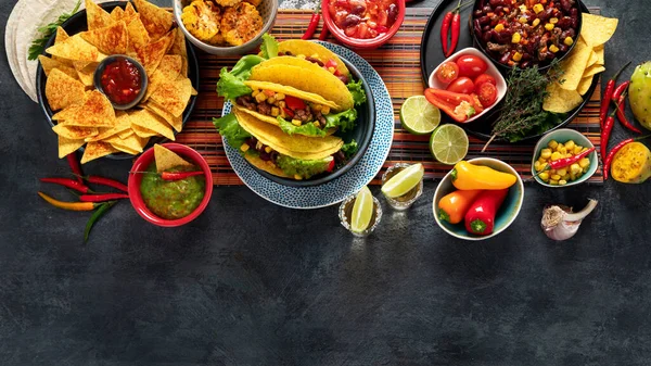 Comida Mexicana Muitos Pratos Cozinha Mexicana Fundo Escuro — Fotografia de Stock