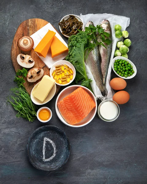 Livsmedel Med Hög Vitaminhalt Mörk Bakgrund Hälsosam Kost Koncept Ovanifrån — Stockfoto