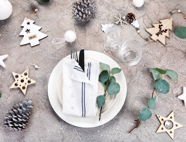 Decoração Mesa Branca Verde Natal Conceito Época Férias Vista Superior — Fotografia de Stock