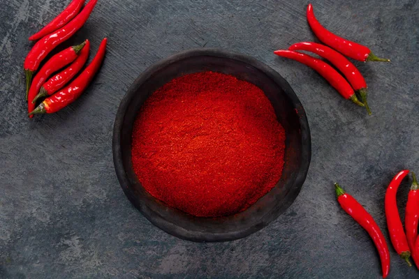 Peperoncino Rosso Peperoncino Caienna Sfondo Scuro Concetto Spezie Tradizionali Vista — Foto Stock