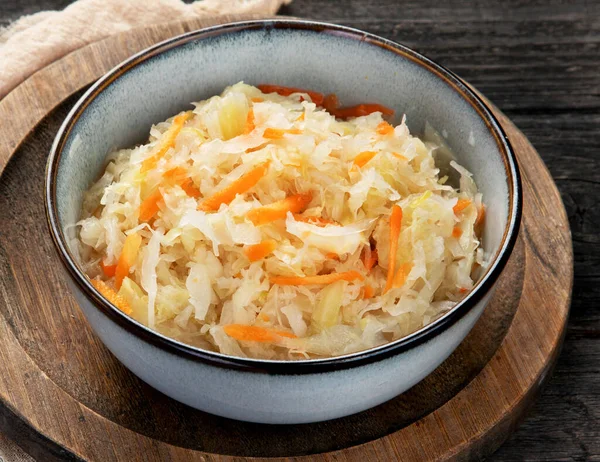 Sauerkraut Trä Bakgrund Saltgrönsaker Tyskt Koncept För Traditionella Livsmedel — Stockfoto