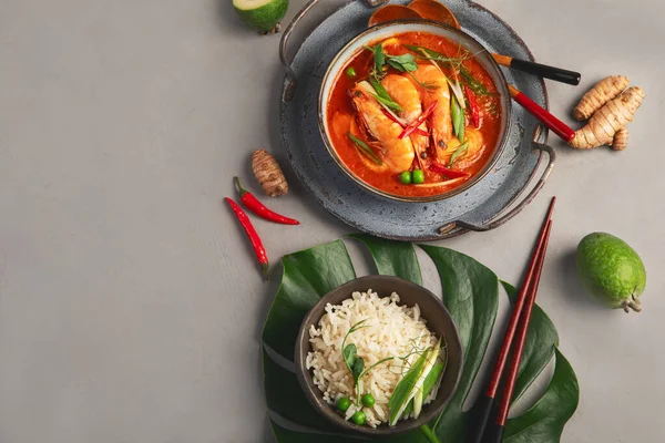 Red Curry Chicken Bowl Light Gray Background Traditional Asian Food — Stock Photo, Image