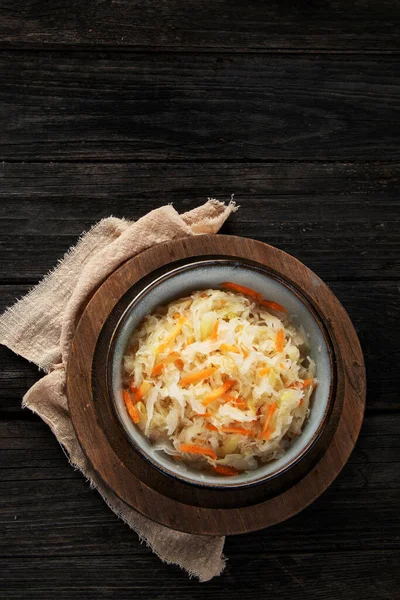 Sauerkraut Trä Bakgrund Saltgrönsaker Tyskt Traditionellt Matkoncept Ovanifrån Platt Låg — Stockfoto