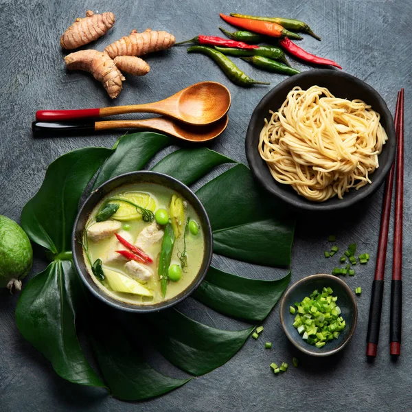 Green Curry Chicken Bowl Dark Background Traditional Asian Food Top — Stock Photo, Image