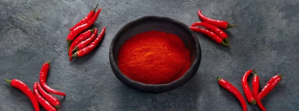 Vörös Chili Vagy Chili Cayenne Bors Sötét Háttérrel Hagyományos Fűszerek — Stock Fotó