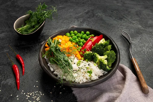 Schaal Met Rijst Broccoli Pompoen Microgreens Gezond Voedsel Dieet Concept — Stockfoto