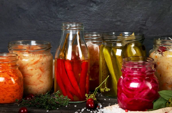 Fermenterad Mat Träbord Hög Probiotikakälla Framifrån — Stockfoto