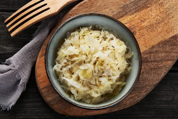 Sauerkraut Trä Bakgrund Saltgrönsaker Tyskt Traditionellt Matkoncept Ovanifrån Platt Låg — Stockfoto