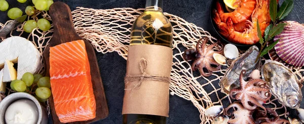 Vitt Vin Chardonay Med Skaldjur Och Snacks Traditionella Alkoholdrycker Ovanifrån — Stockfoto