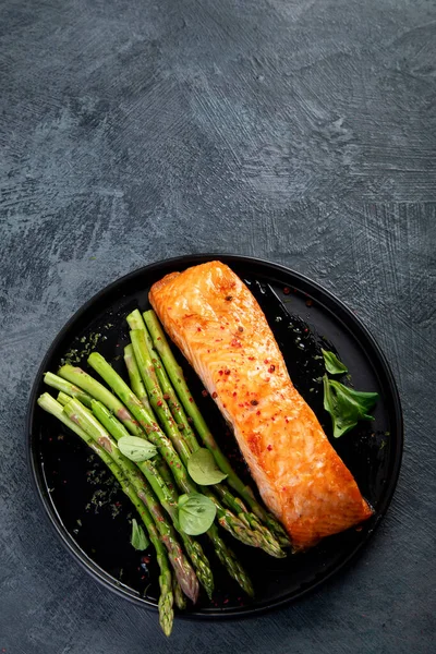 Baked Salmon Asparagus Gray Background Mediterranean Diet Concept Flat Lay — Stockfoto
