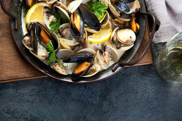 Vangola Vénus Sobre Fundo Cinzento Conceito Tradicional Comida Mediterrânica Vista — Fotografia de Stock