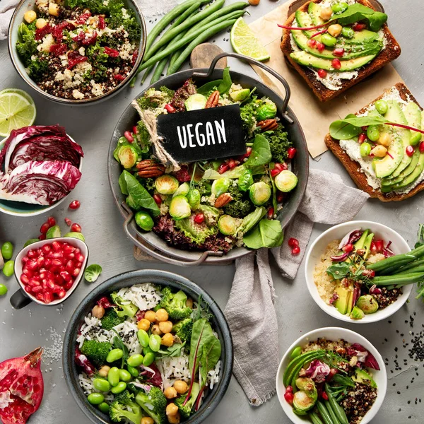 Veganistische Gerechten Assortiment Grijze Achtergrond Gezond Voedsel Concept Bovenaanzicht Flat — Stockfoto