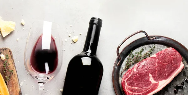 Red Wine Primitivo Appetizers Gray Background Traditional Alcohol Drinks Top — Fotografia de Stock
