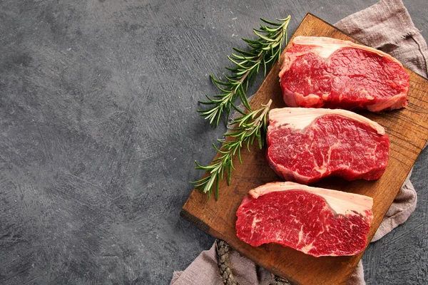 Filete Crudo Sobre Fondo Oscuro Concepto Comida Casera Vista Superior — Foto de Stock