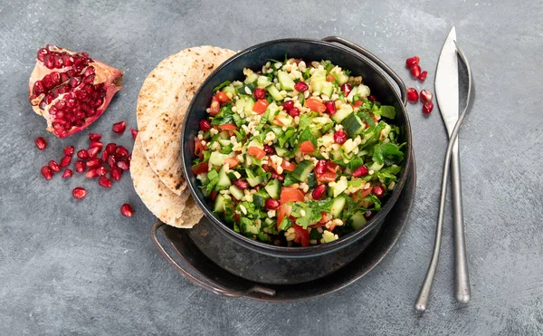 Свежий Салат Tabbouleh Тёмном Фоне Средиземноморская Диета Плоский Вид Сверху — стоковое фото