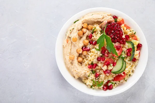 Salada Bulgur Hummus Fundo Claro Conceito Dieta Mediterrânica Flat Lay — Fotografia de Stock