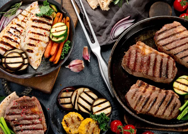 Carne Grigliata Assortimento Sfondo Scuro Cibo Fatto Casa Concetto Vista — Foto Stock