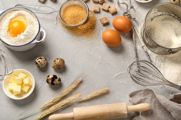 軽い背景で食材を調理する パン作りのコンセプト フラットレイアウト トップビュー コピースペース — ストック写真