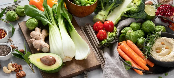 Surtido Verduras Sobre Fondo Claro Comida Vegana Cocnept Espacio Copia — Foto de Stock
