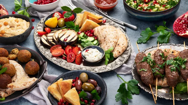 Surtido Comida Árabe Sobre Fondo Oscuro Concepto Comida Tradicional — Foto de Stock