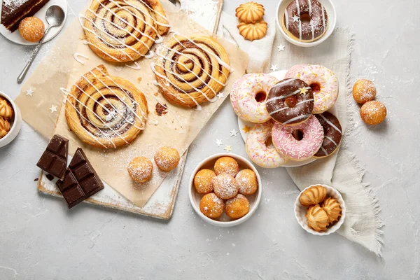 Desserts Assortment Light Background Freshly Made Bakery Treats Flat Lay — Stock Photo, Image