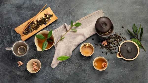 Asian Tea Set Dark Background Plant Leaves Natural Herbal Tea — Stock Photo, Image