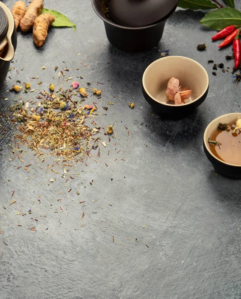 Asian Tea Set Dark Background Plant Leaves Natural Herbal Tea — Stock Photo, Image