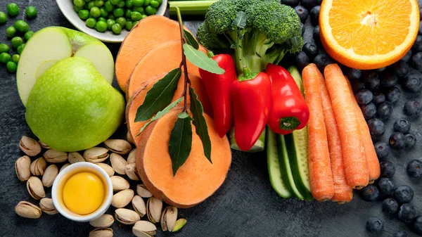 Alimentos Altos Luteína Sobre Fondo Oscuro Comida Para Ojos Sanos — Foto de Stock